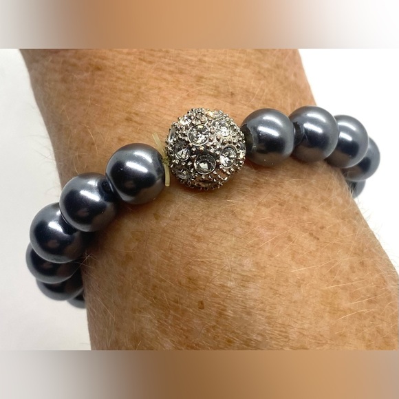 Jewelry - Gray Pearl/Silver Rhinestone Bling Center Bracelet Classic Retro Feminine Preppy
